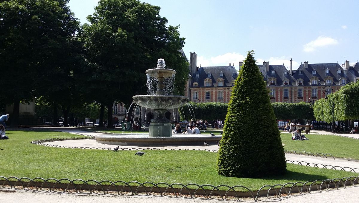 Wirklich einer meiner Lieblingsplätze: der Place des Vosges